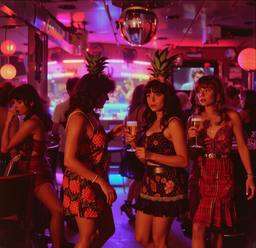 Disco dancers, ice creams and champagne (retrograde 80s)